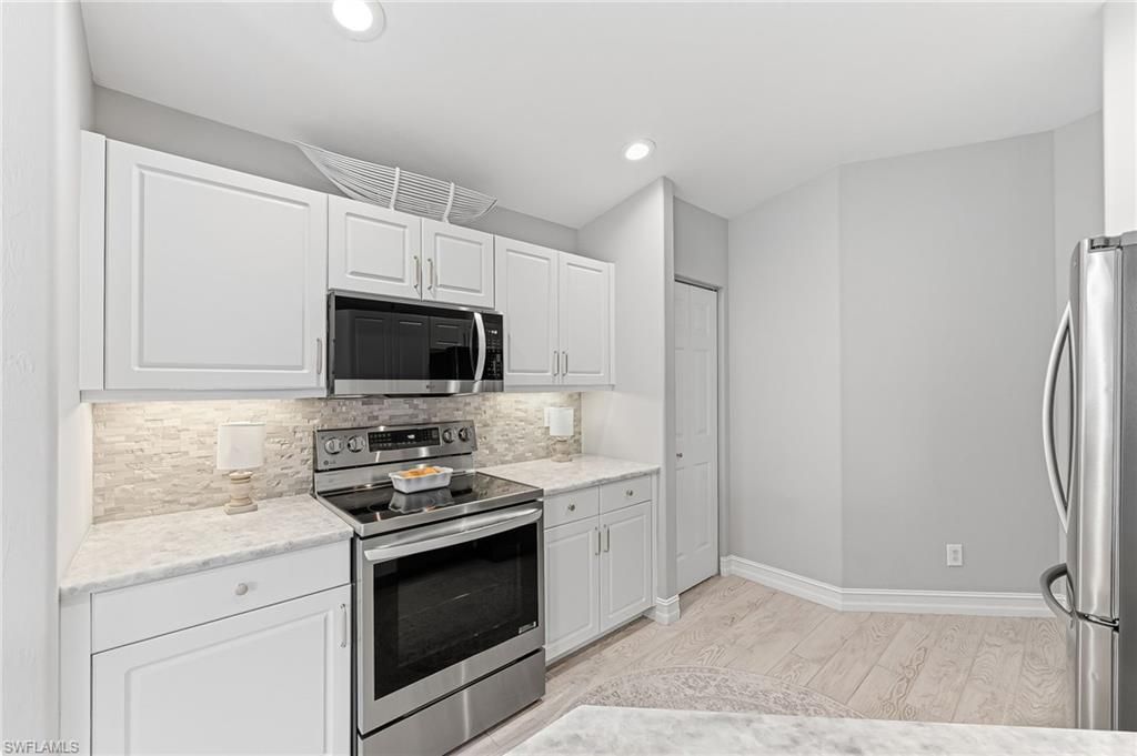 832 Carrick Bend Cir, Unit 202, Naples, FL 34110 Photo