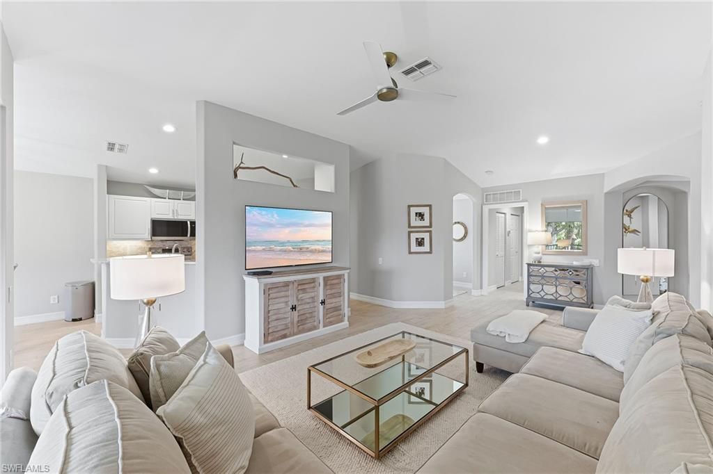 832 Carrick Bend Cir, Unit 202, Naples, FL 34110 Photo