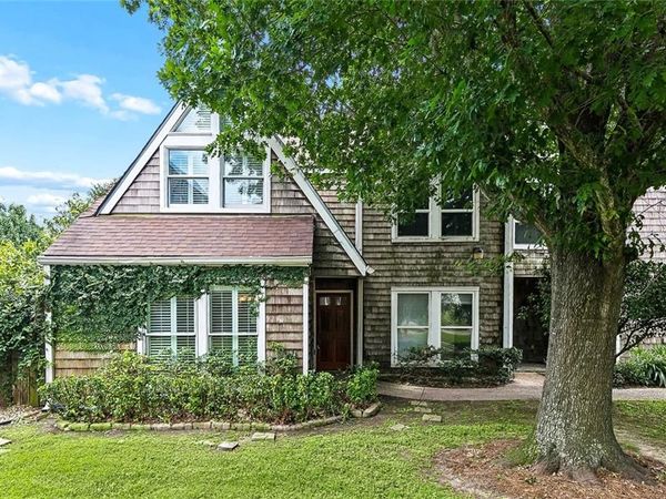 2 SPINNAKER Lane, New Orleans, LA 70124