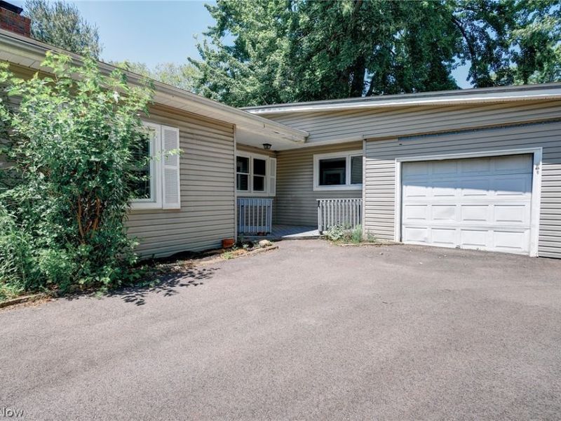 4942 Lear Nagle Road, North Ridgeville, OH 44039 Photo 2
