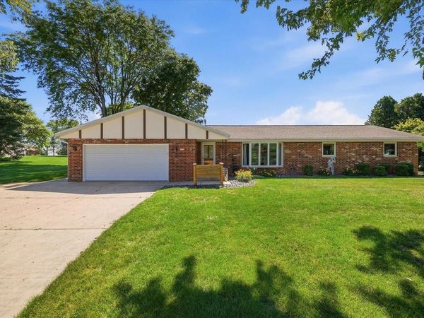 4112 Mueller DRIVE, Hartford, WI 53027