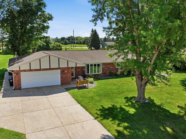 4112 Mueller DRIVE, Hartford, WI 53027