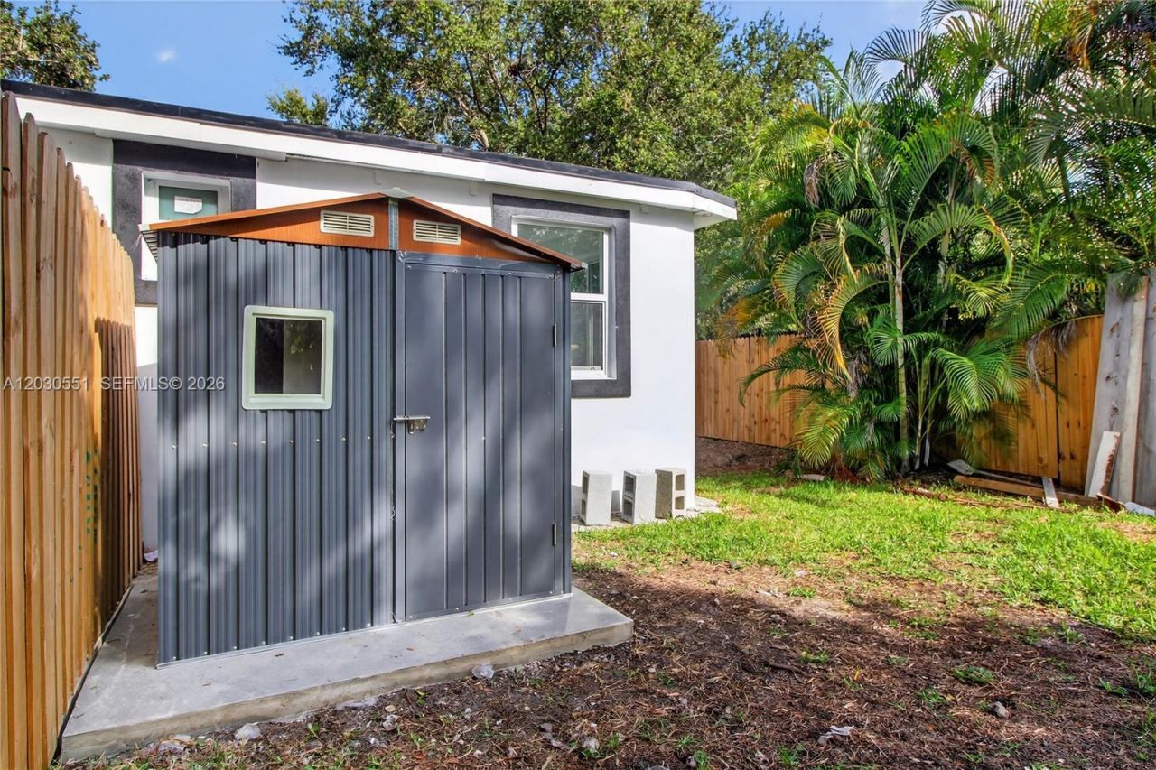 428 NW 97th St, Miami, FL 33150 Photo