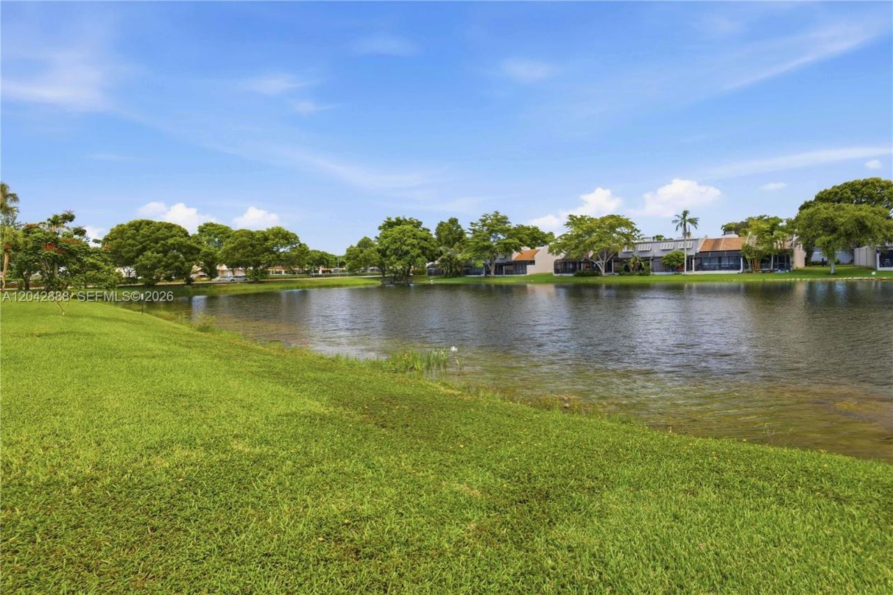 11230 Taft St , Unit 11230, Pembroke Pines, FL 33026 Photo