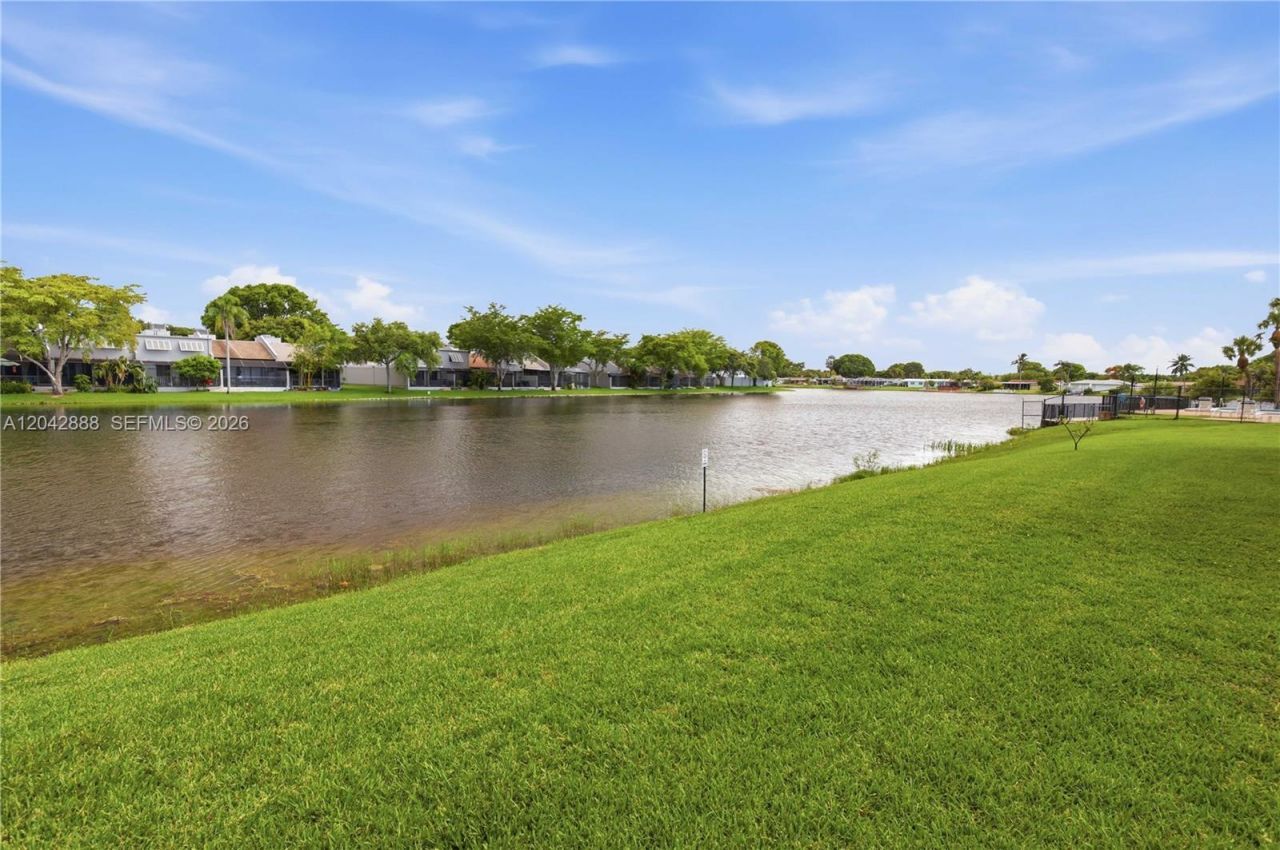 11230 Taft St , Unit 11230, Pembroke Pines, FL 33026 Photo