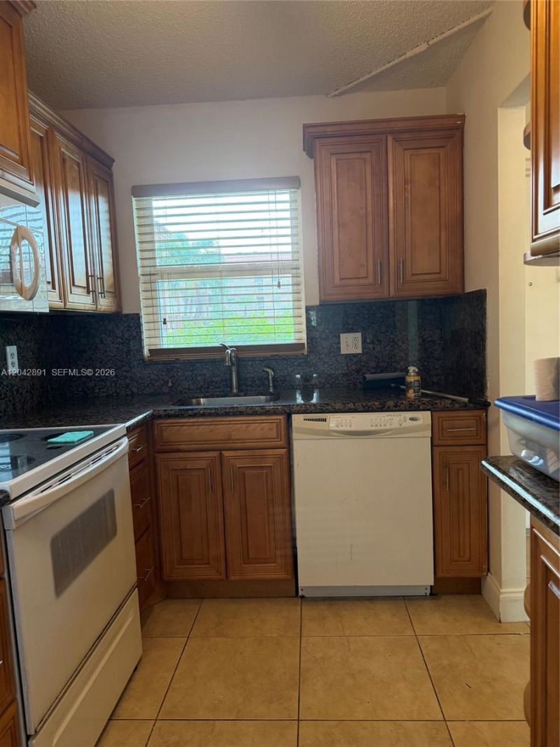 2741 N Pine Island Rd, Unit 109, Sunrise, FL 33322 Photo