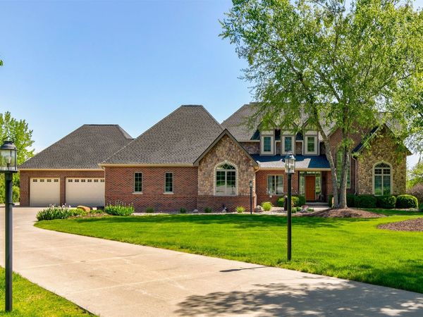 9421 NW 74th Place, Johnston, IA 50131