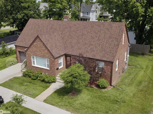 711 7th Avenue, Grinnell, IA 50112