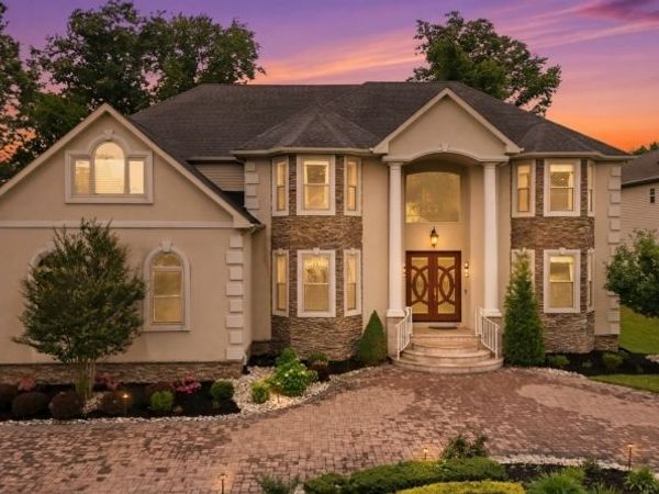 1 Koch Ln, East Brunswick, NJ 08816