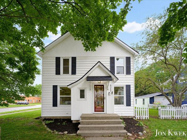 523 Elm Street SE, Lowell, MI 49331