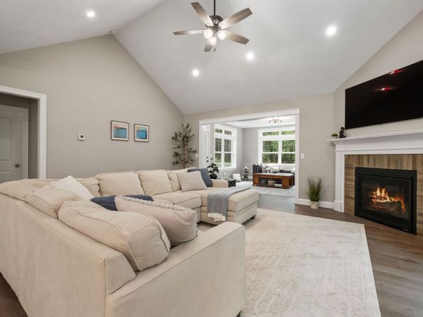 5 Hamilton Court, Bow, NH 03304