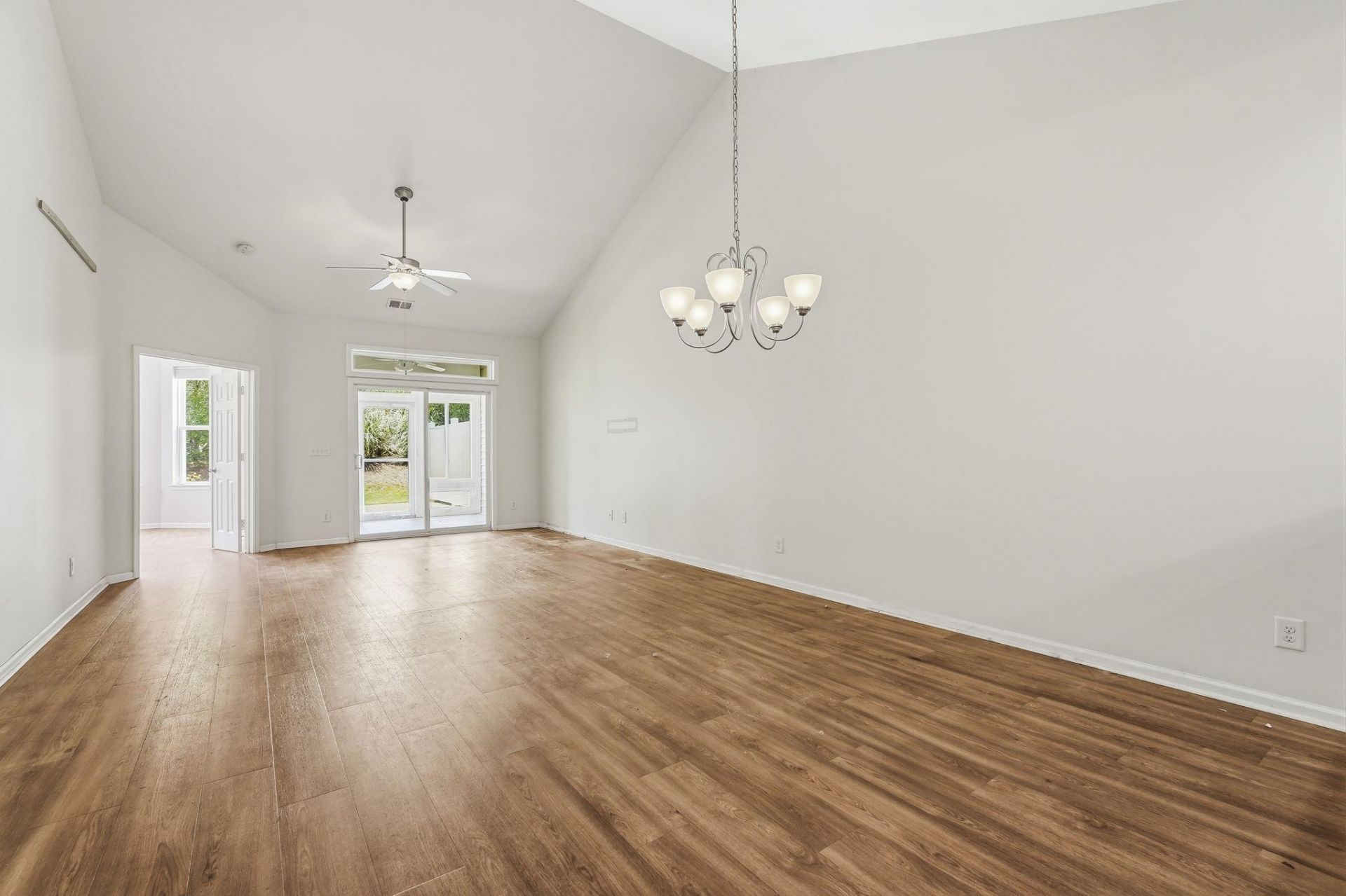 2015 Lely Dr.  Photo 11