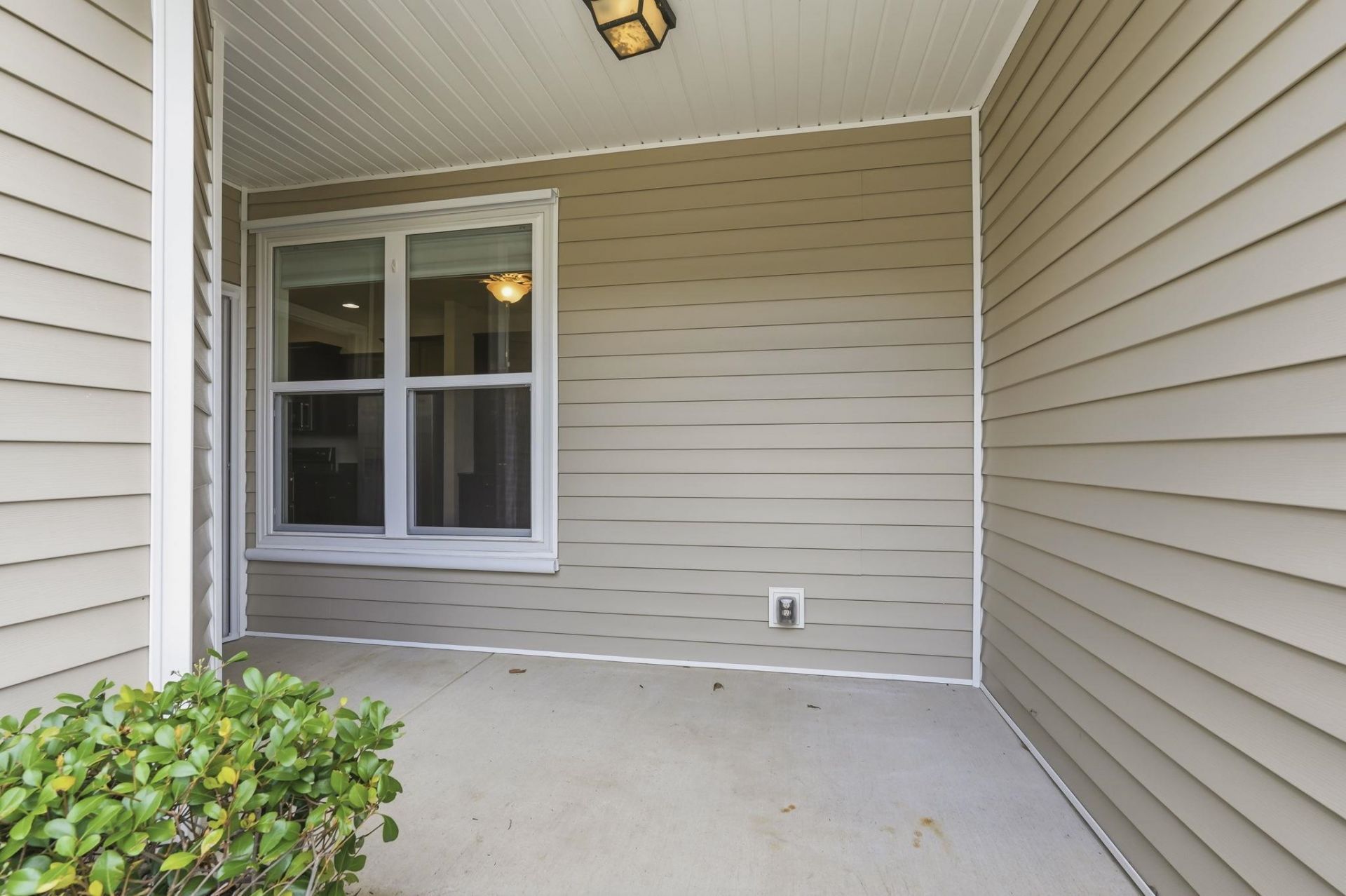 2015 Lely Dr.  Photo 6