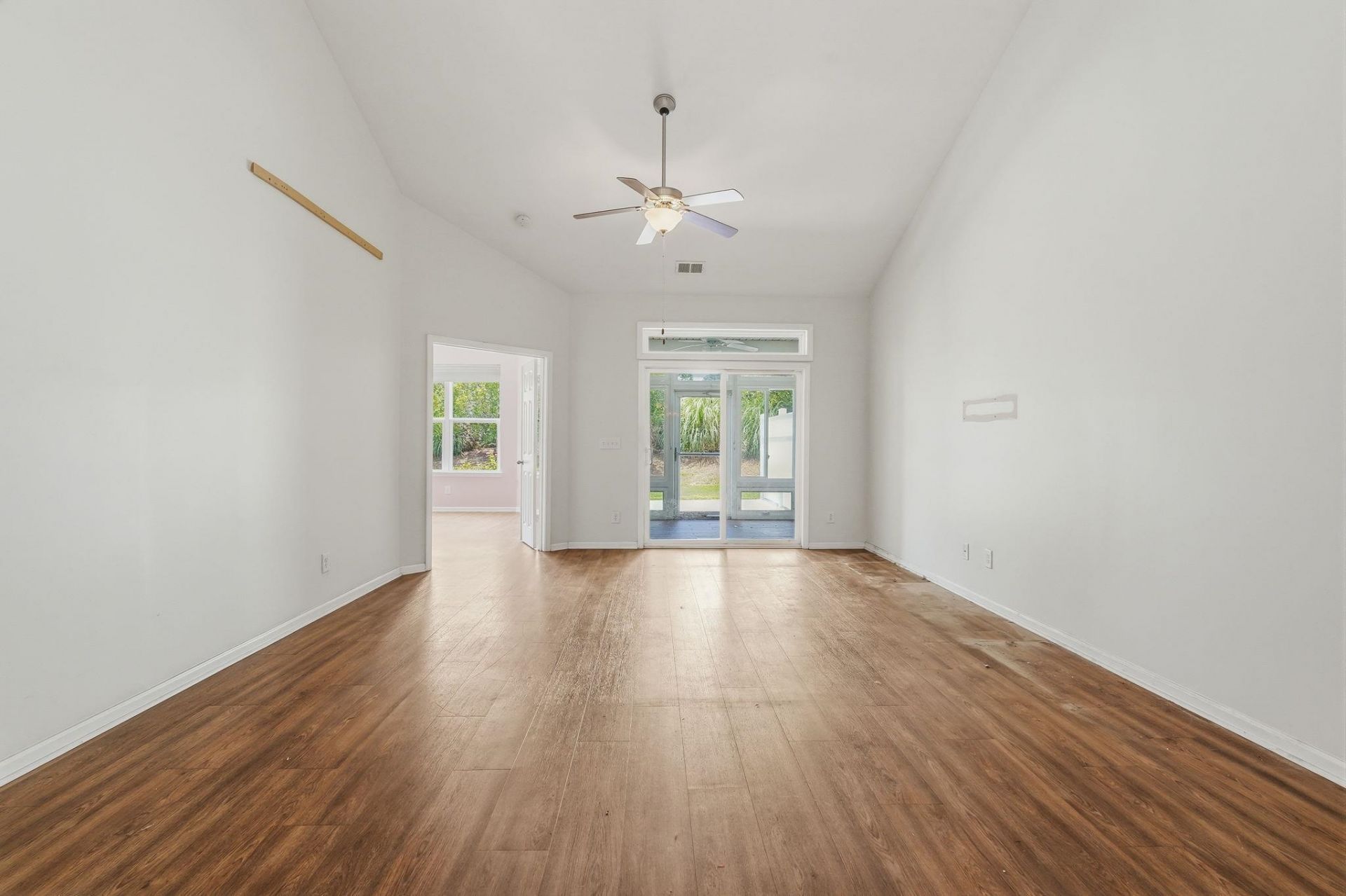 2015 Lely Dr.  Photo 9