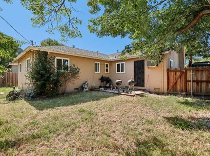 1465 Mathews Way, Sacramento, CA 95822 Photo