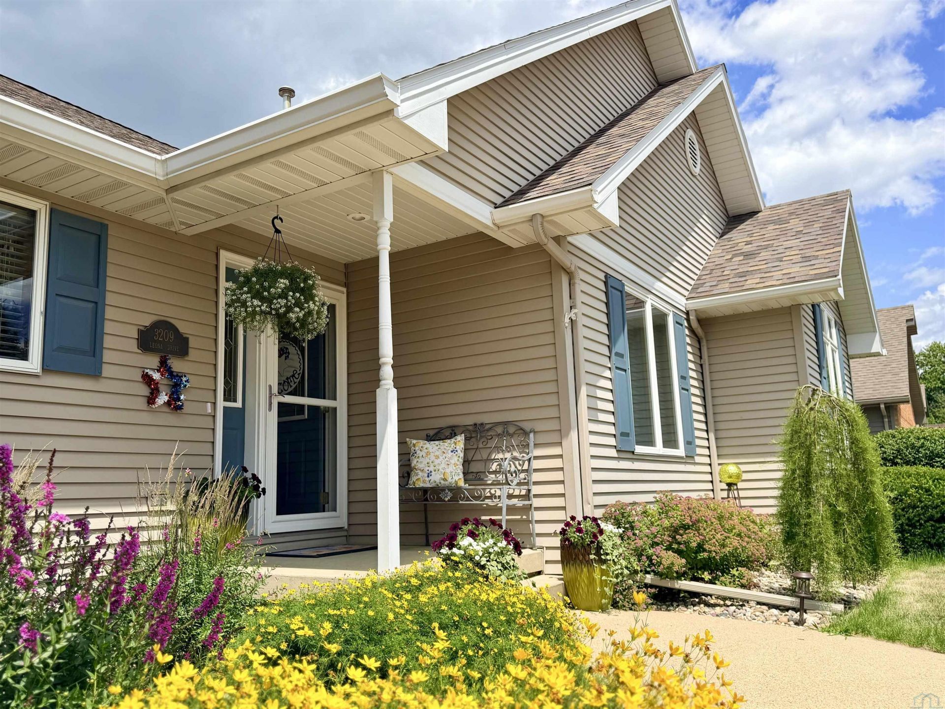 3209 Leona Dr, Storm Lake, IA 50588 Main Photo