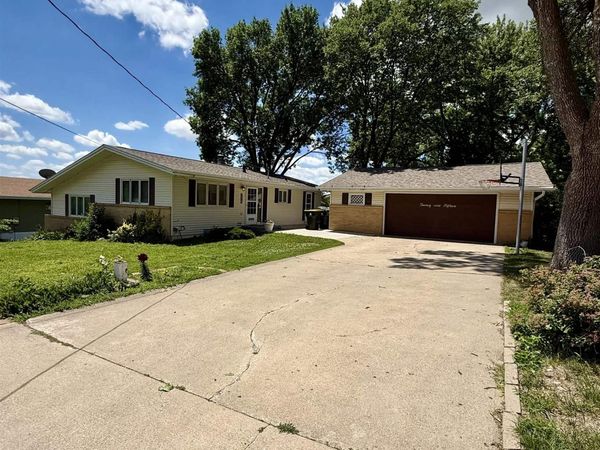2915 S OLIVE ST, Sioux City, IA 51106