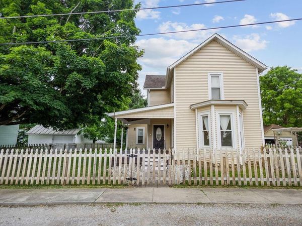 37 College Street , Alexandria, OH 43001