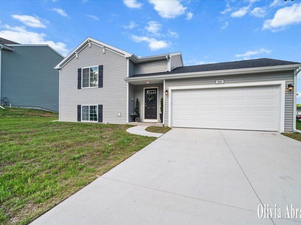 808 Hollyhock Drive, Greenville, MI 48838