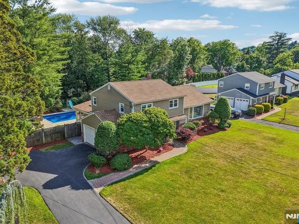 33 Maria Drive, HILLSDALE, NJ 07642