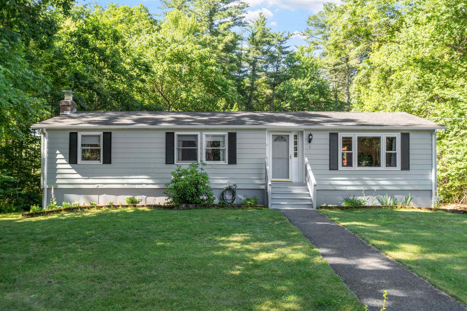 7 Al Street, Derry, NH 03038 Main Photo