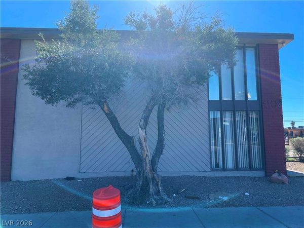 1107 E Desert Inn Road, Unit 9, Las Vegas, NV 89109