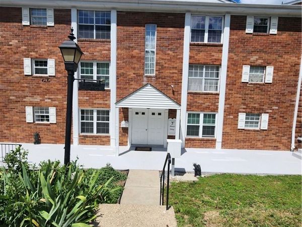3 Hiland Valley Dr, Unit 306, Pittsburgh, PA 15229