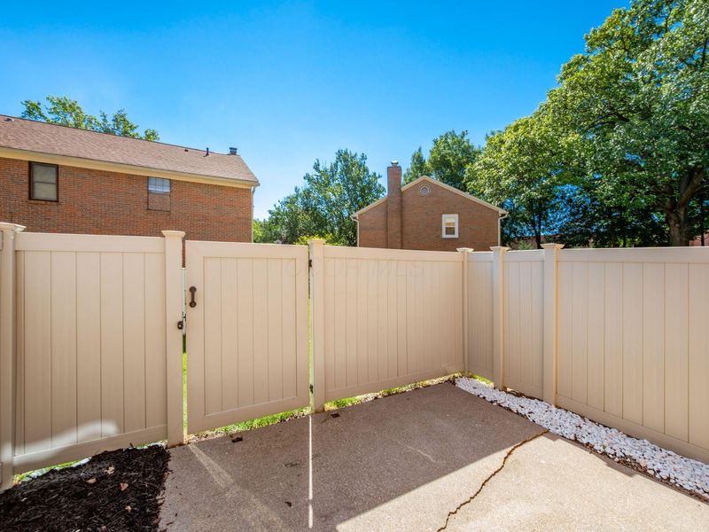 7950 Trellage Court, Unit 7, Powell, OH 43065 Photo 30
