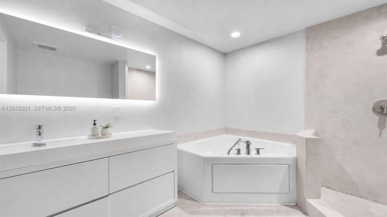 3029 NE 188th St , Unit 822, Aventura, FL 33180 Photo