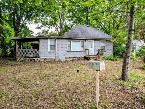 805 N Center Street , East Syracuse, NY 13057