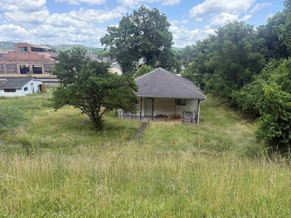 2788 James River Road, Huntington, WV 25704