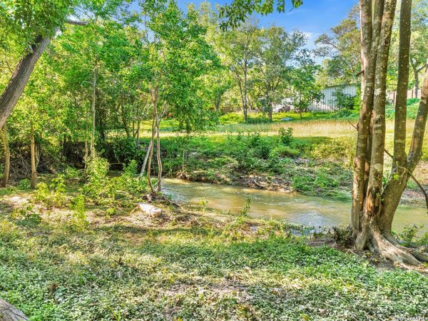 406 IRONS ST, Boerne, TX 78006