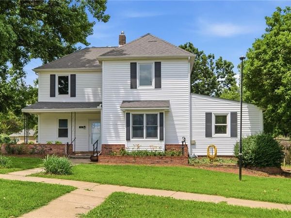 301 Allcutt Avenue, Bonner Springs, KS 66012
