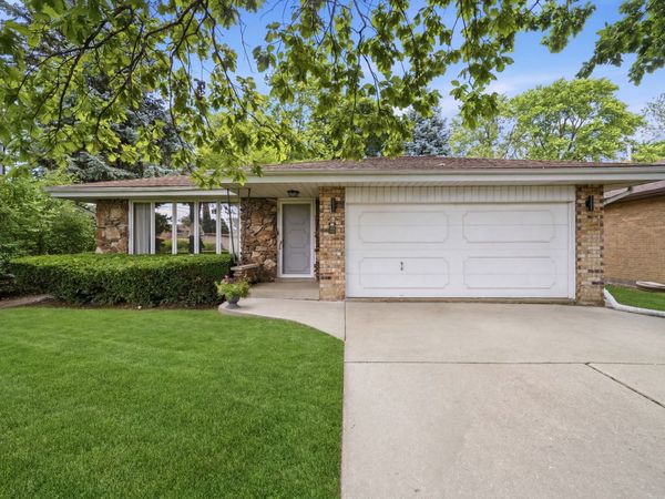 5530 Greenwood Street , Morton Grove, IL 60053