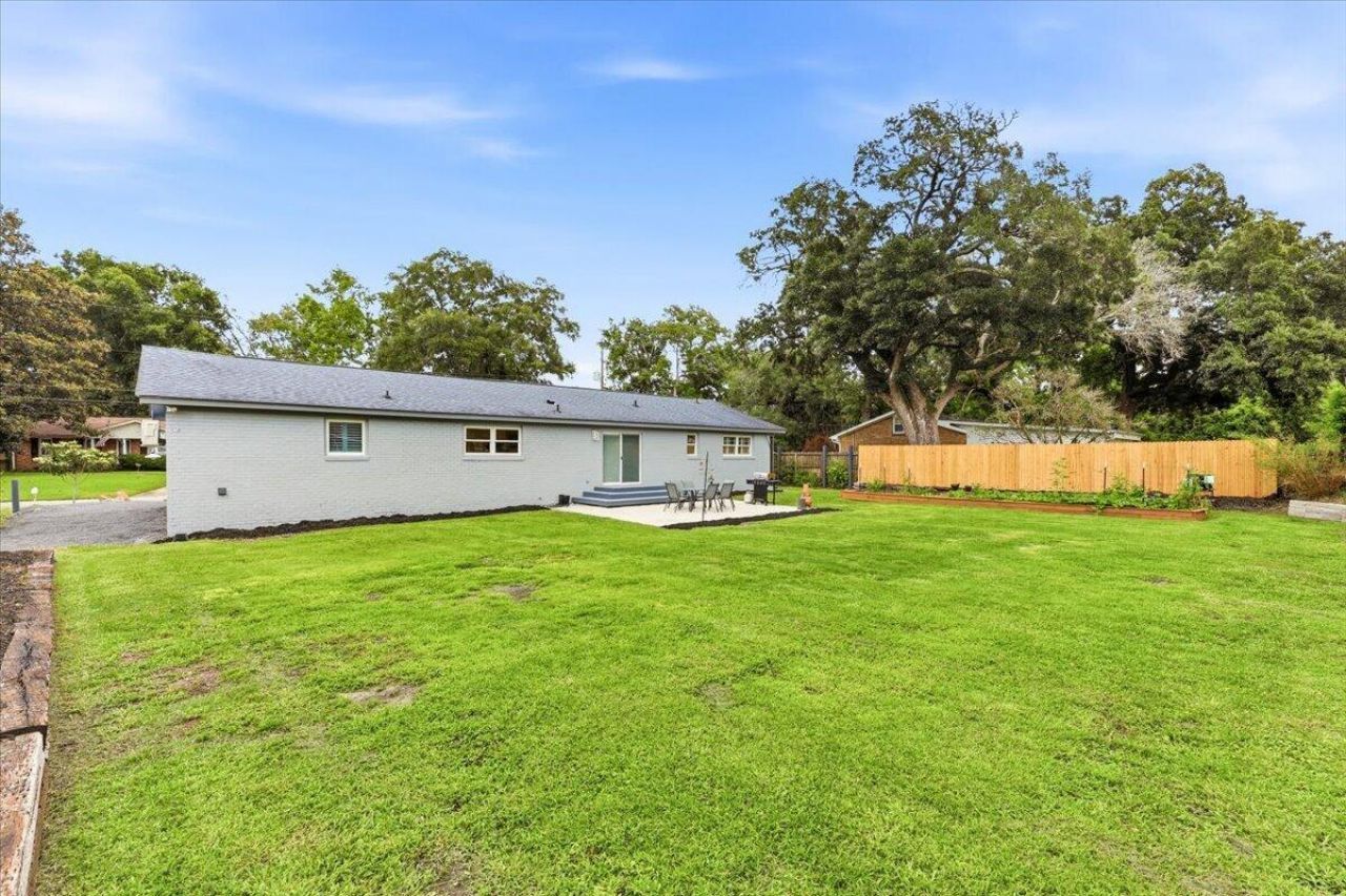 110 Van Buren Avenue Photo 37