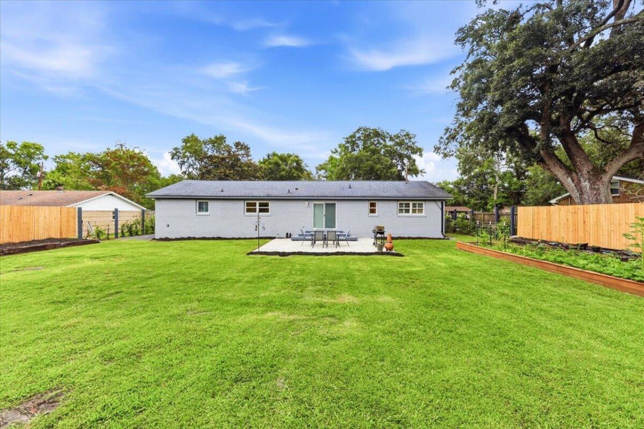 110 Van Buren Avenue Photo 38