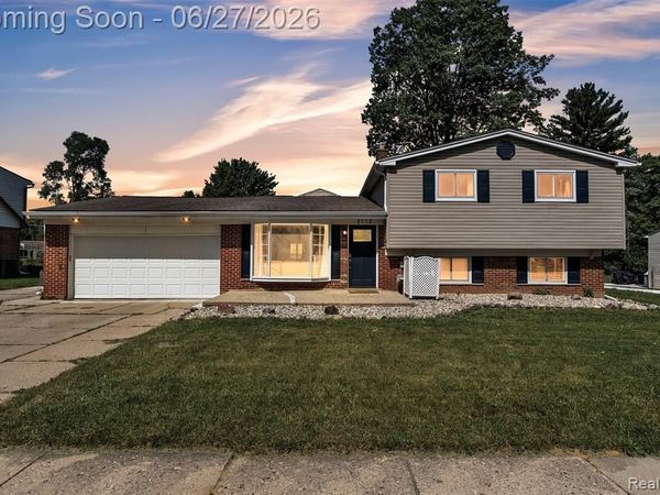 2752 Red Arrow Drive, Commerce Twp, MI 48382