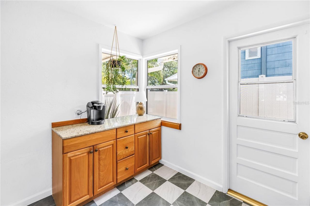 798 45th Avenue N, Saint Petersburg, FL 33703 Photo
