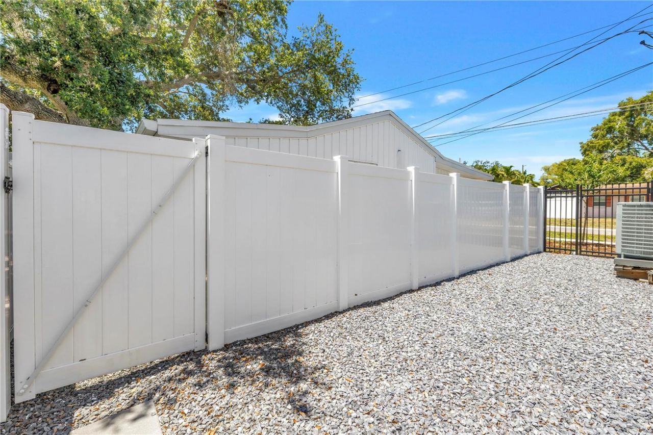 798 45th Avenue N, Saint Petersburg, FL 33703 Photo
