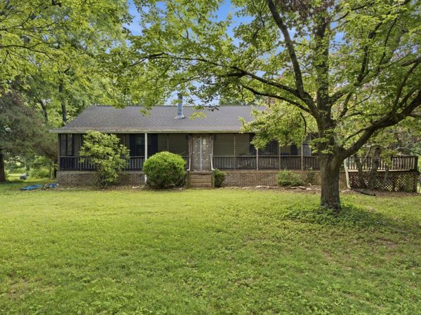 145 Crenshaw Rd, Bethpage, TN 37022