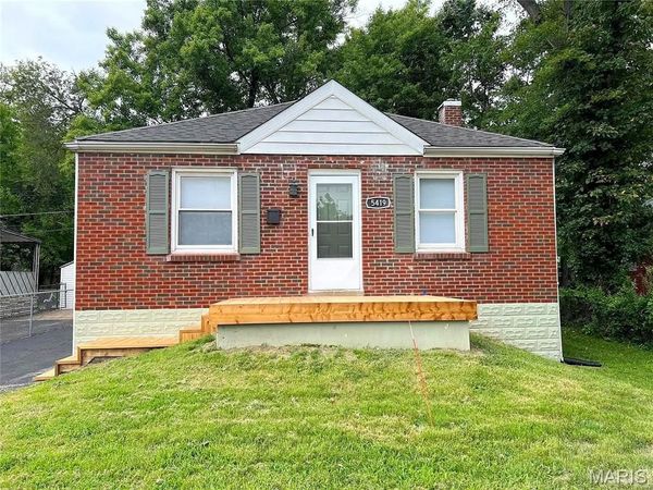 5419 College Avenue , Jennings, MO 63136