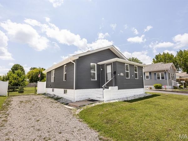 229 W Thomas Street, Roxana, IL 62084