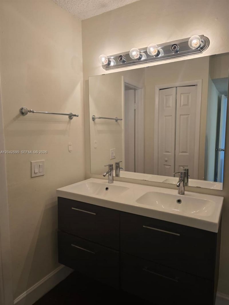 16581 Blatt Blvd, Unit 104, Weston, FL 33326 Photo