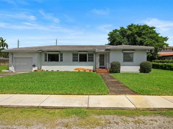 20 SW 4th St , Dania Beach, FL 33004