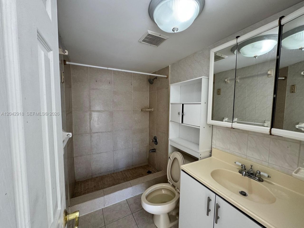 6675 W 4th Ave , Unit 310, Hialeah, FL 33012 Photo