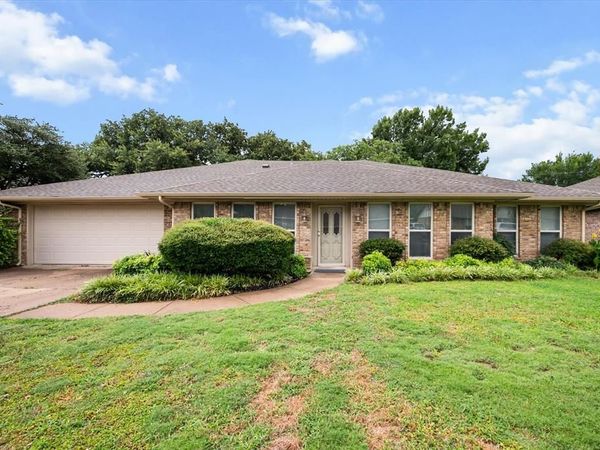 1018 Auburn Drive, Arlington, TX 76012