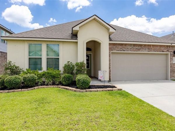 7546 SCARLET OAK Drive, Gonzales, LA 70737