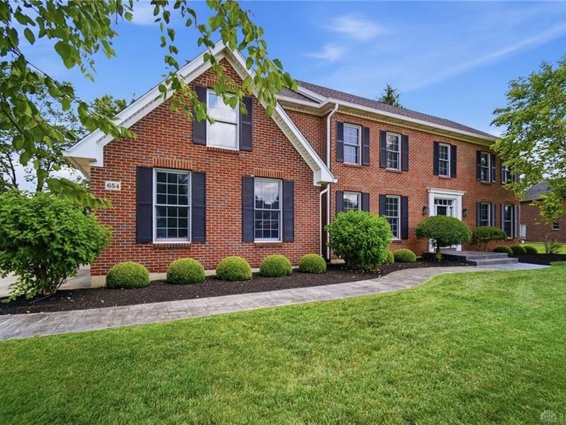 654 Beechwood Drive, Tipp City, OH 45371 Photo 2