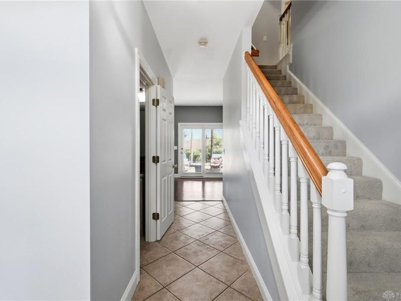 654 Beechwood Drive, Tipp City, OH 45371 Photo 5