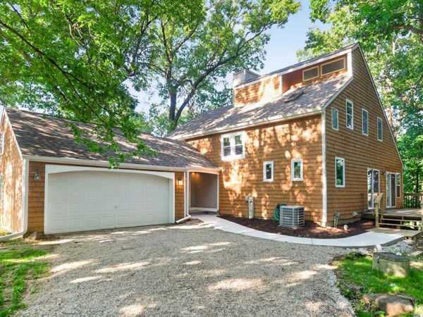 704 N Kaskaskia Drive , Dixon, IL 61021